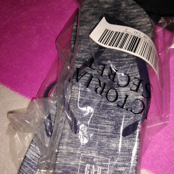 GAP WOMEN'S FLIP - FLOP BUNDLE - Picture 3 of 8